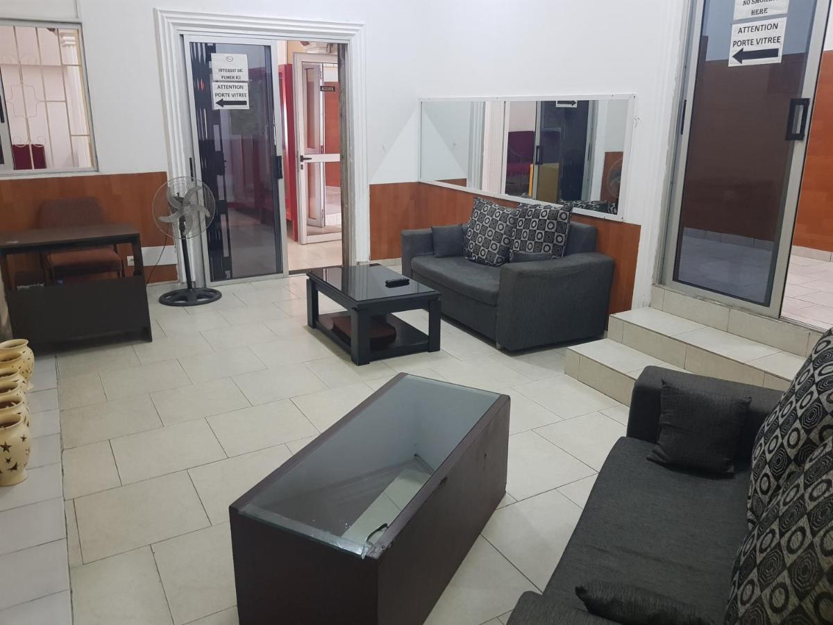Residences Touristhotel Abidjan Exterior photo