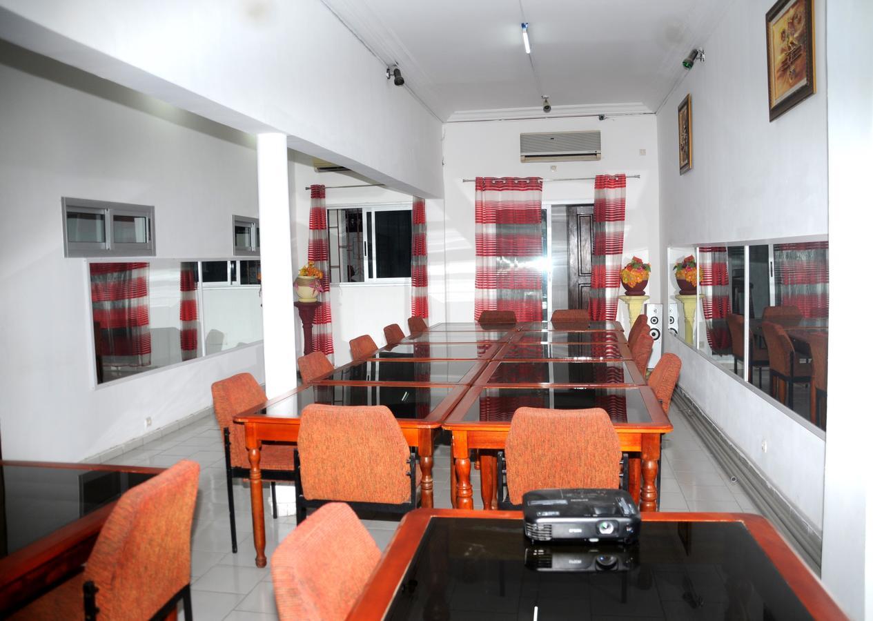 Residences Touristhotel Abidjan Exterior photo